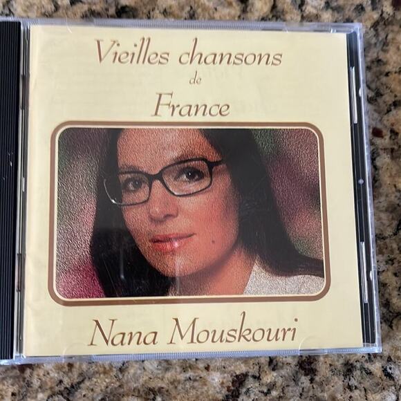 CD   Electronics NANA MOUDKOURI MUSIC FRENCH. BEAUTIFUL VOICE - Picture 1 of 4